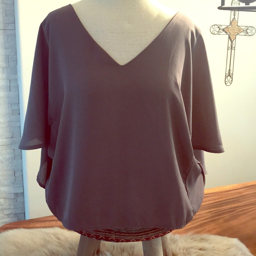 🐶 3 for $15 🐶BKE Cape sleeve top size L